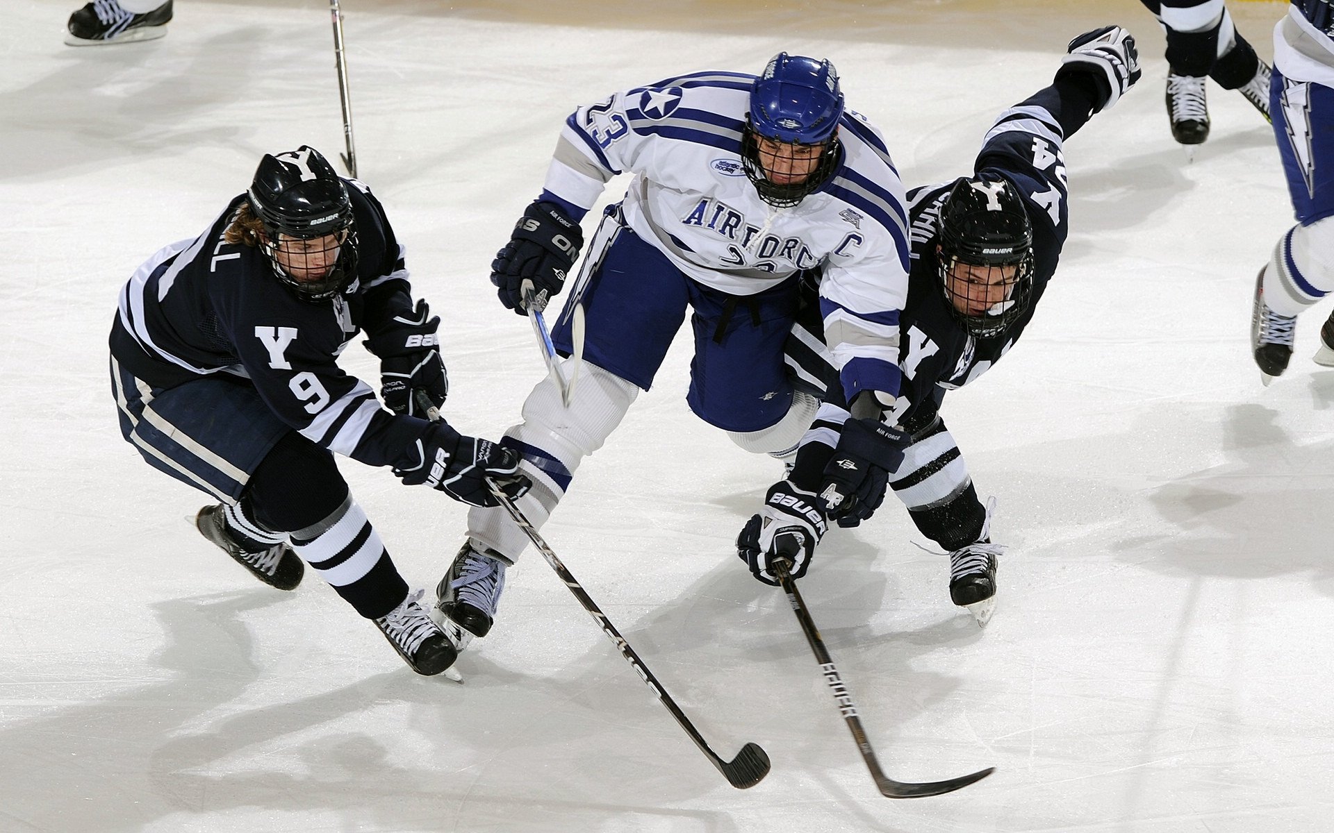 德甲争冠战之夜，浓眉用实力证明自己，从篮球场到绿茵场的跨界启示
