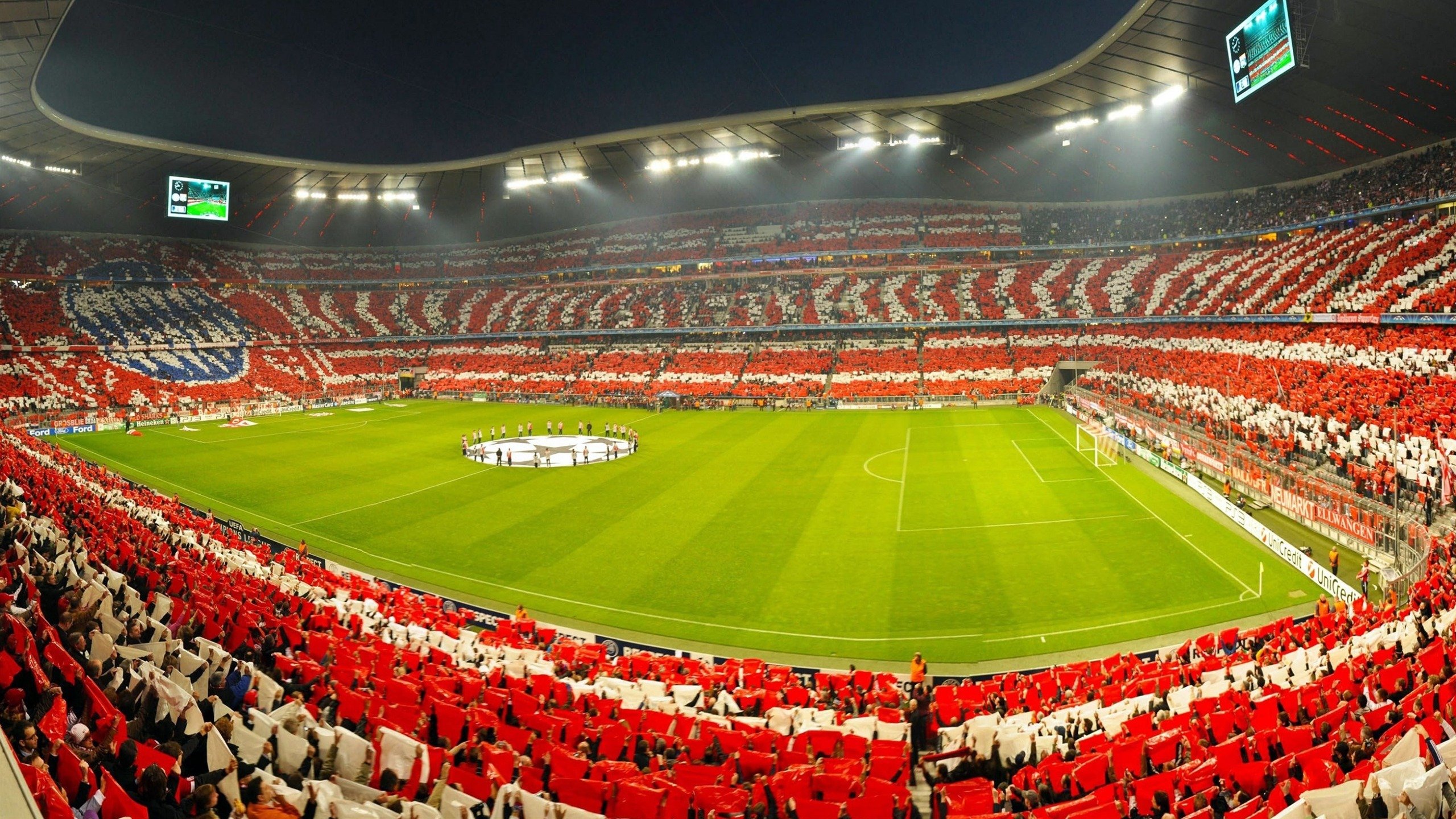 曼城险胜葡萄牙，梅西点燃赛场，足球之夜的双重狂想曲